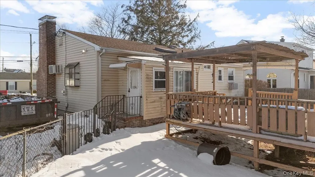 342 9th Street West Babylon NY 11704