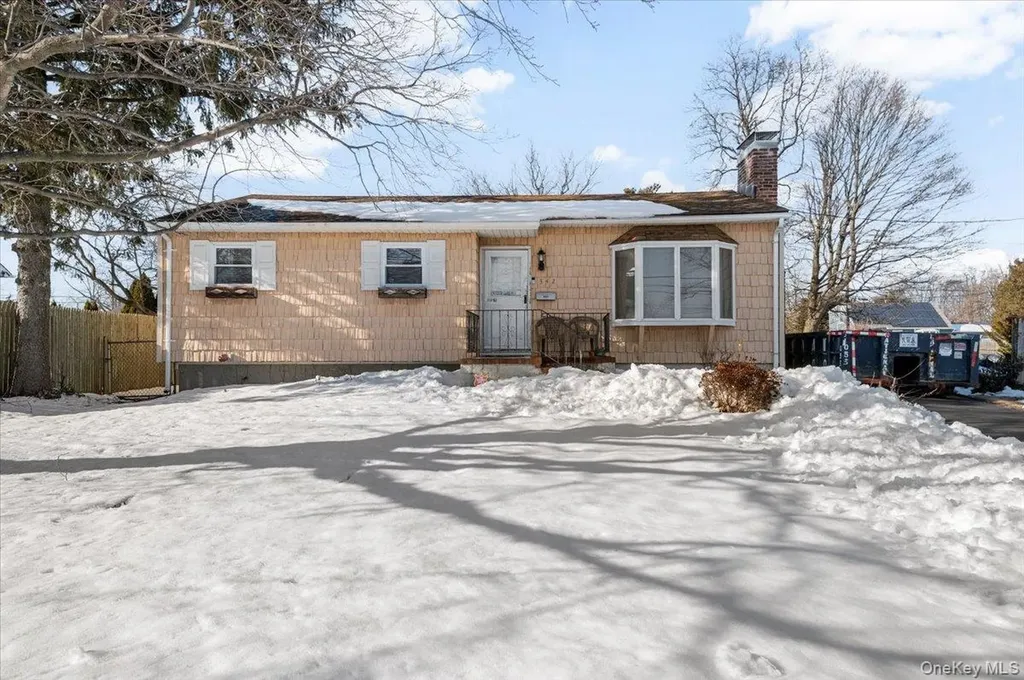 342 9th Street West Babylon NY 11704