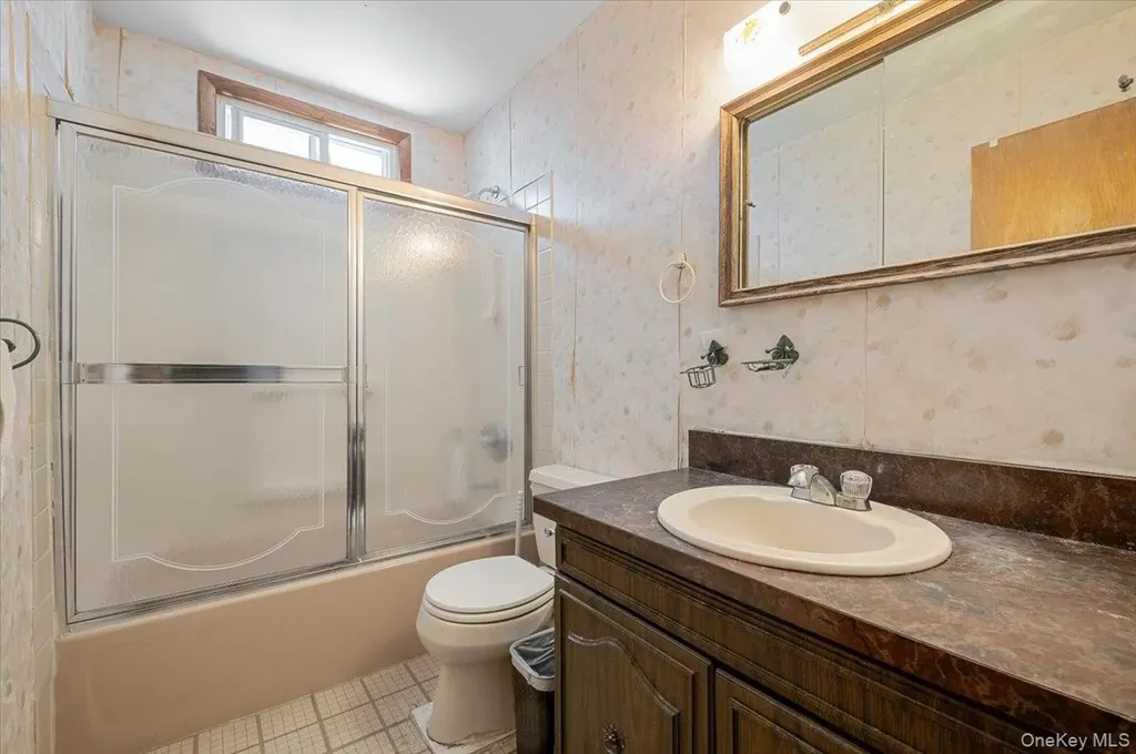 342 9th Street West Babylon NY 11704