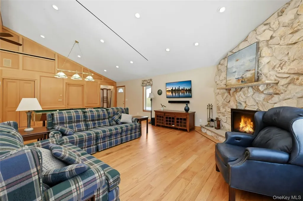 5 Shawmont Lane Stony Brook NY 11790