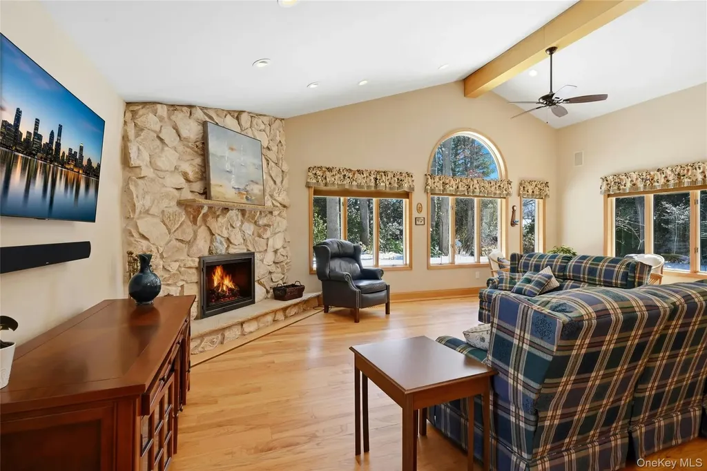 5 Shawmont Lane Stony Brook NY 11790