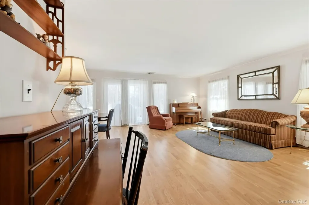 5 Shawmont Lane Stony Brook NY 11790