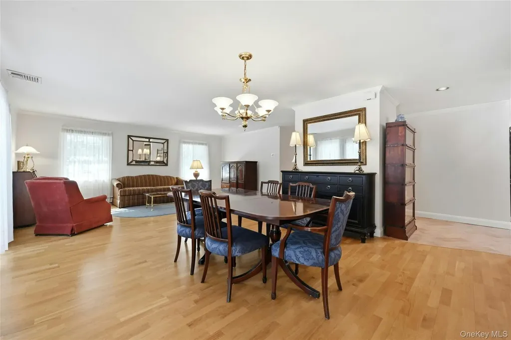 5 Shawmont Lane Stony Brook NY 11790