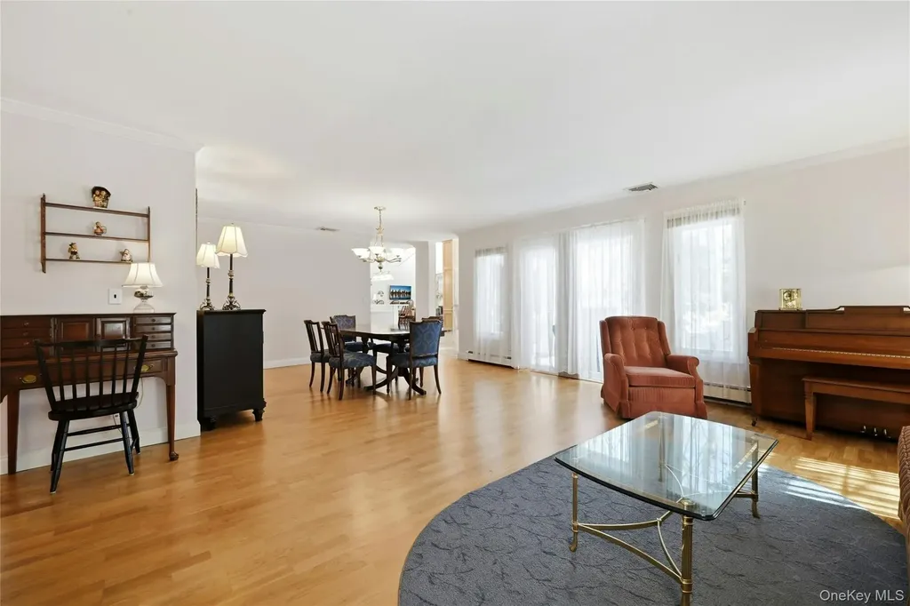 5 Shawmont Lane Stony Brook NY 11790