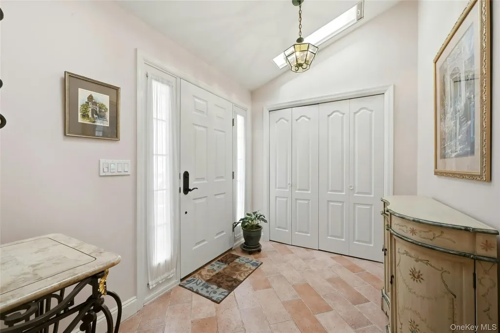 5 Shawmont Lane Stony Brook NY 11790