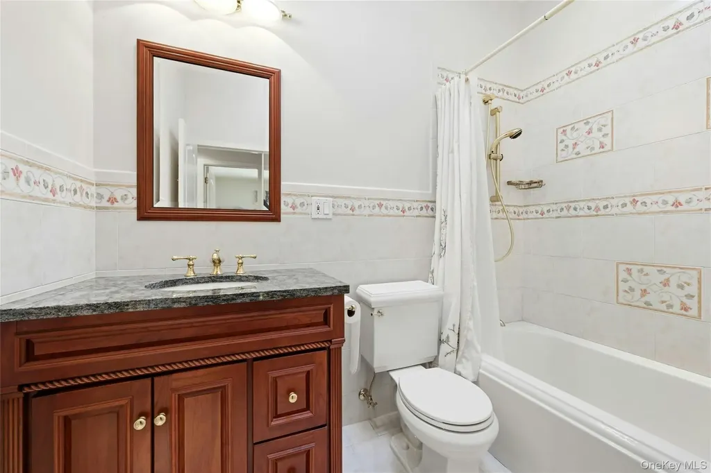 5 Shawmont Lane Stony Brook NY 11790