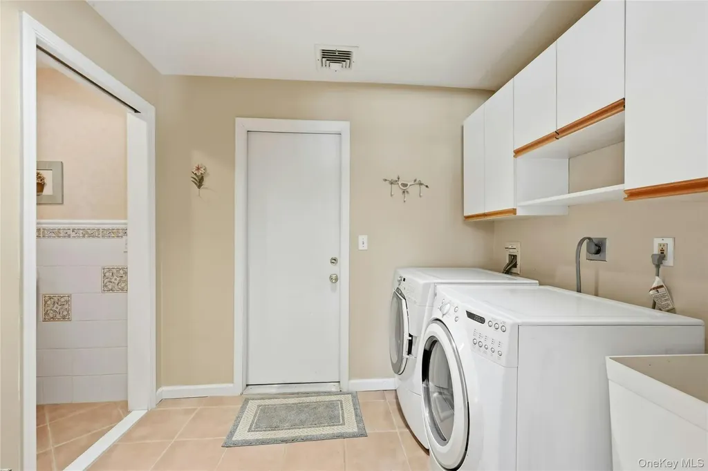 5 Shawmont Lane Stony Brook NY 11790