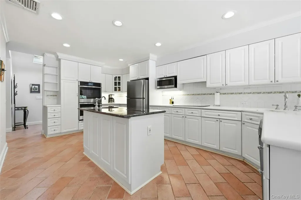 5 Shawmont Lane Stony Brook NY 11790