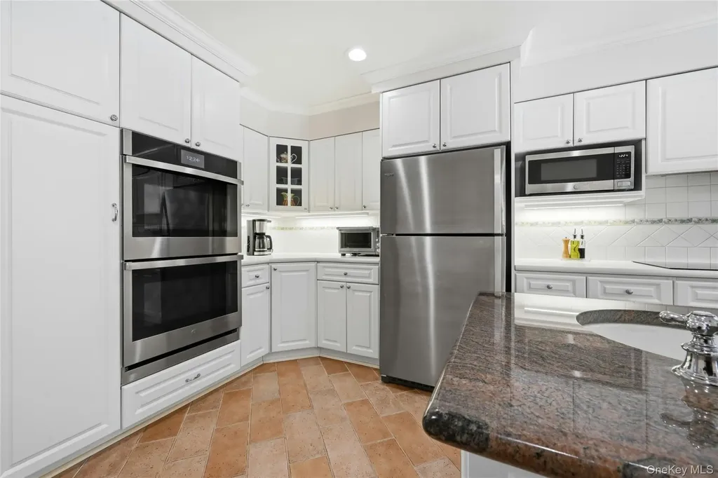 5 Shawmont Lane Stony Brook NY 11790