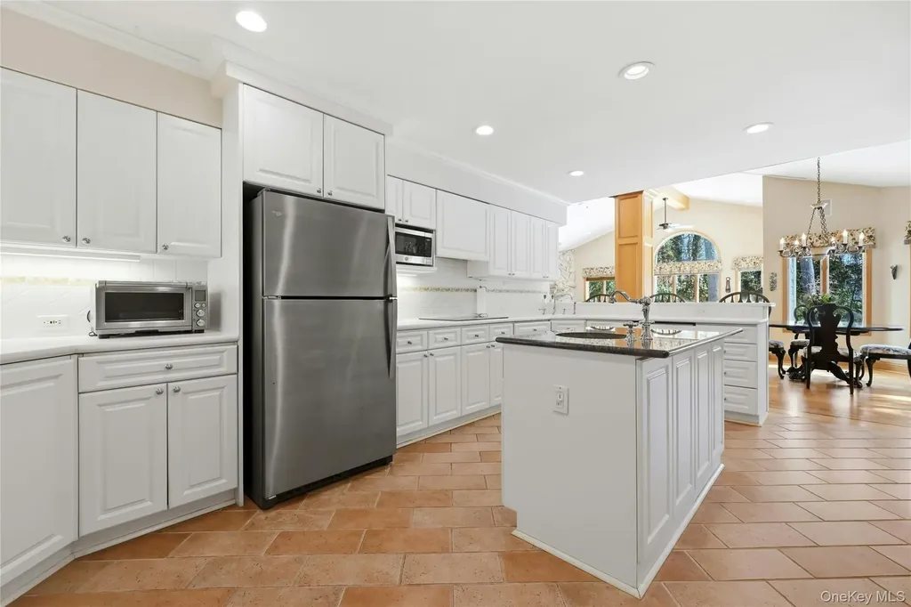 5 Shawmont Lane Stony Brook NY 11790