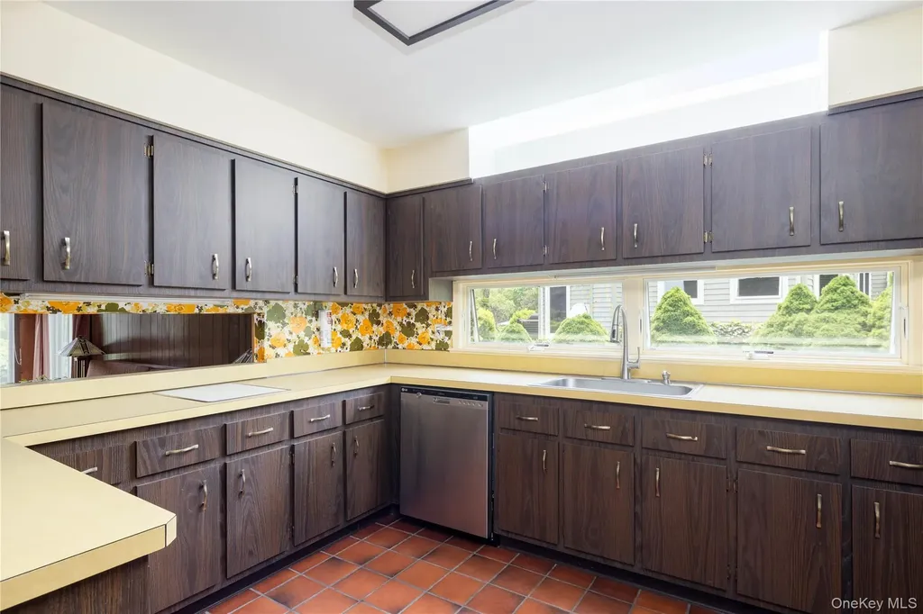 6 Bay View Drive Hampton Bays NY 11946
