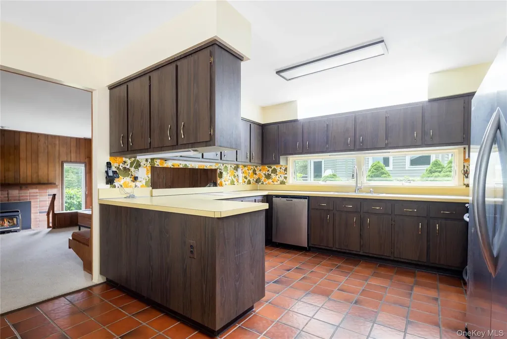 6 Bay View Drive Hampton Bays NY 11946