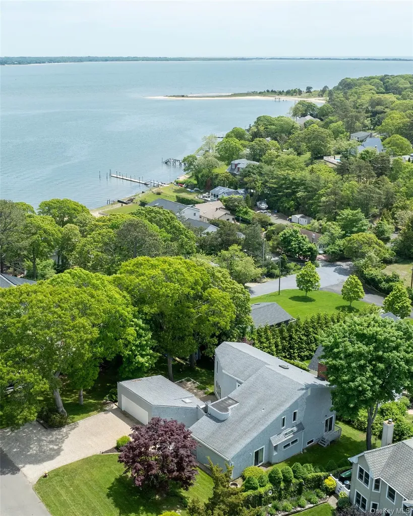 6 Bay View Drive Hampton Bays NY 11946
