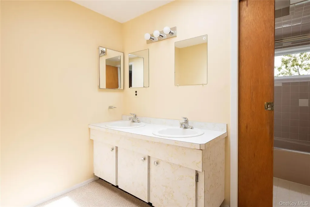 6 Bay View Drive Hampton Bays NY 11946