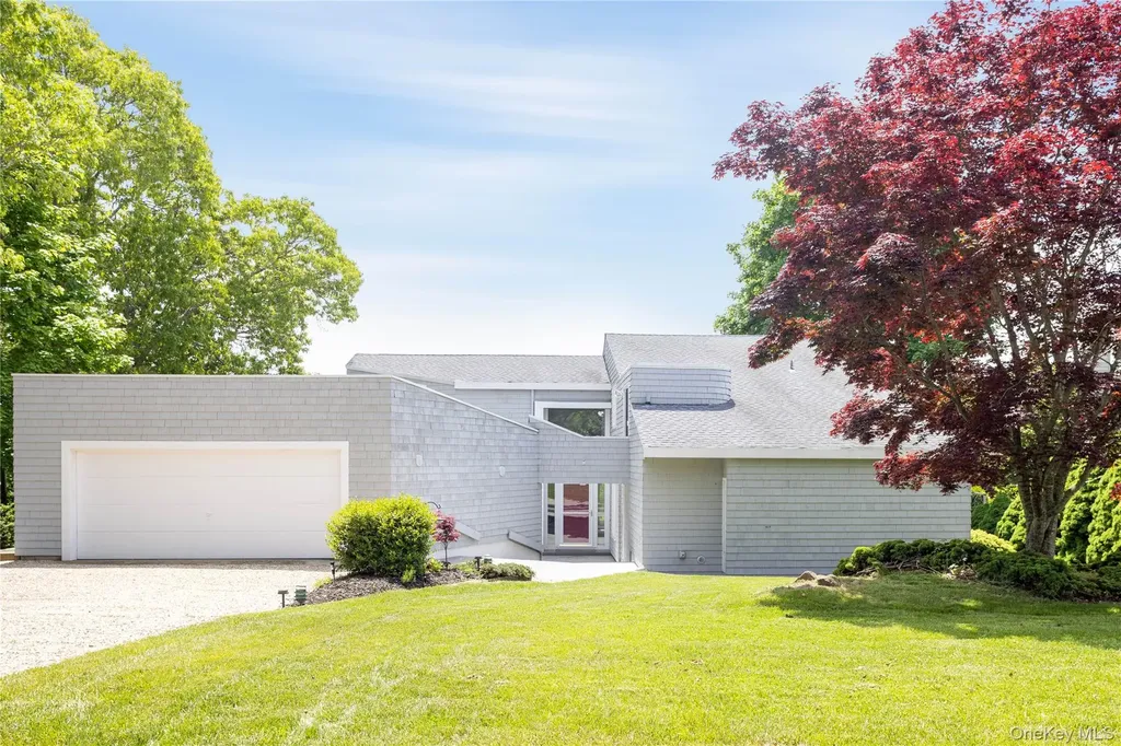 6 Bay View Drive Hampton Bays NY 11946