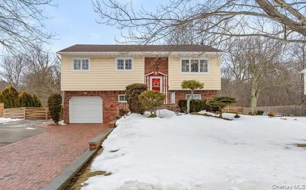 90 Babylon Avenue West Islip NY 11795