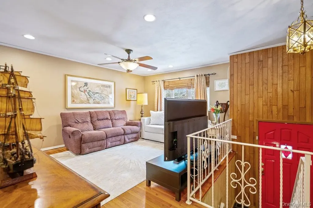 90 Babylon Avenue West Islip NY 11795