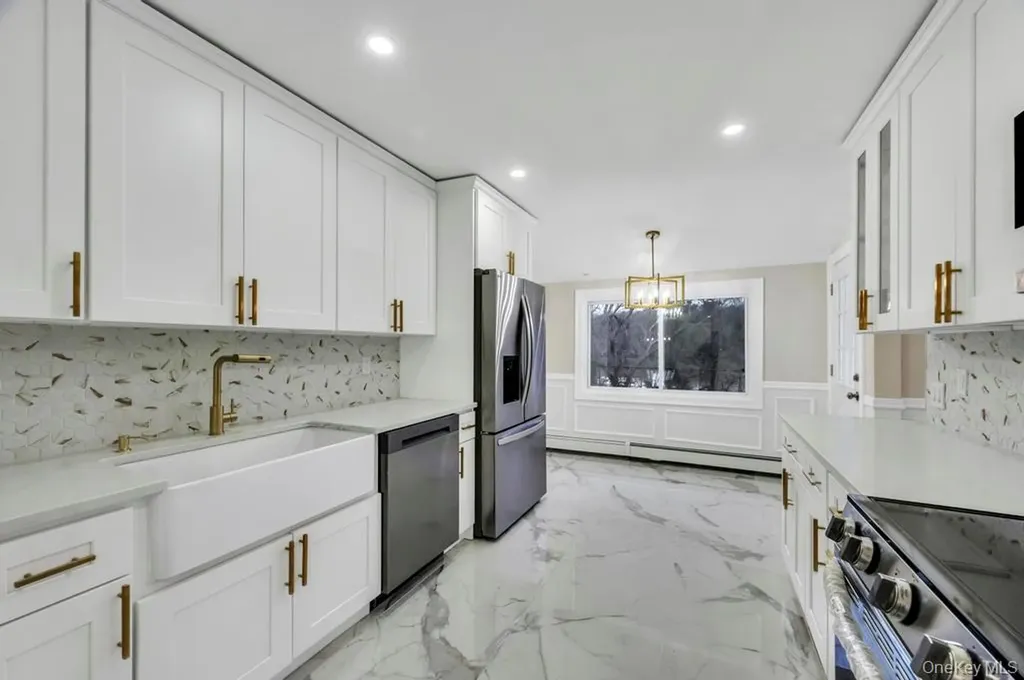 191 Ridge Road Wheatley Heights NY 11798