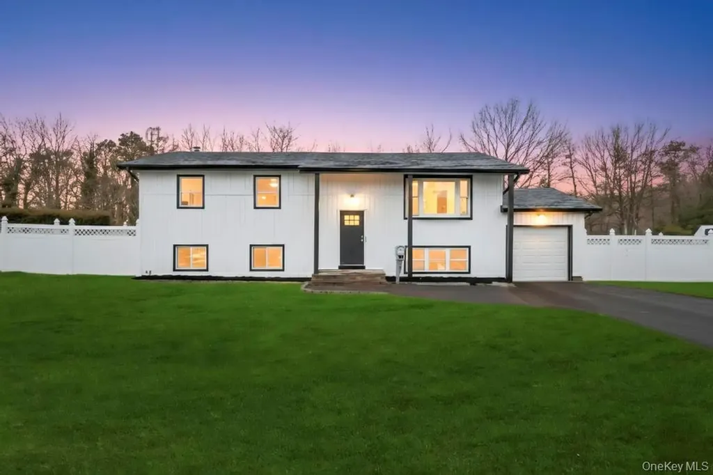 191 Ridge Road Wheatley Heights NY 11798