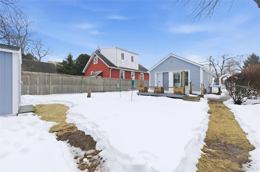 20 Bristol Street Huntington NY 11743
