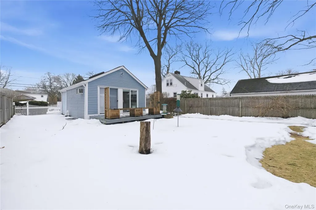 20 Bristol Street Huntington NY 11743