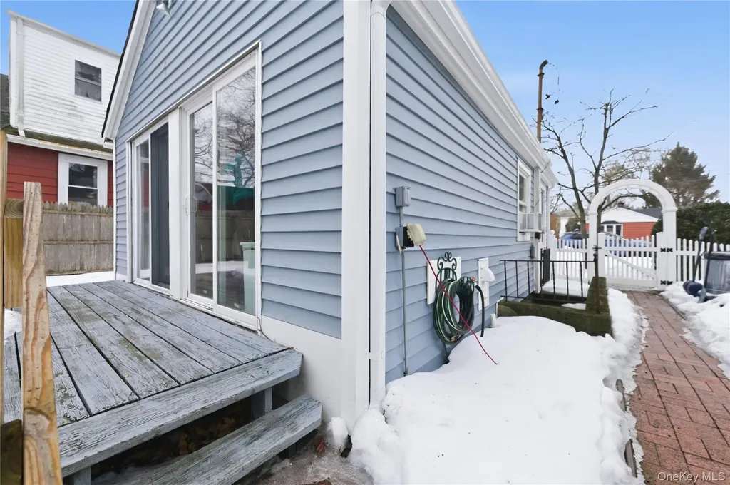 20 Bristol Street Huntington NY 11743