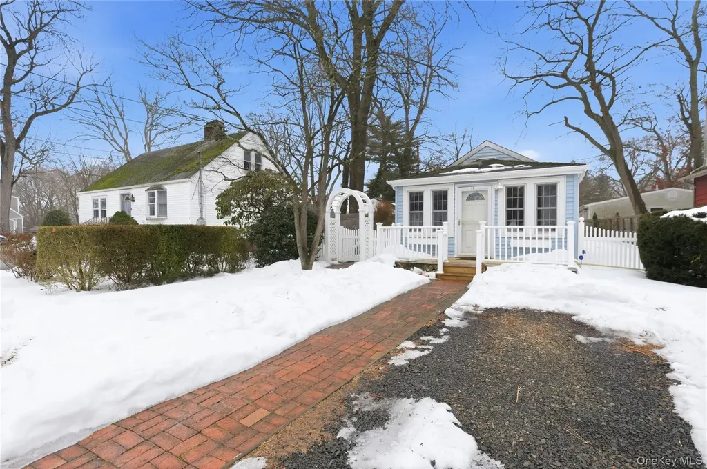 20 Bristol Street Huntington NY 11743