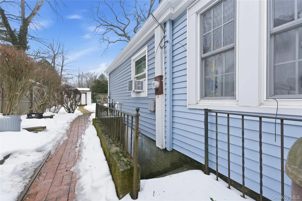 20 Bristol Street Huntington NY 11743