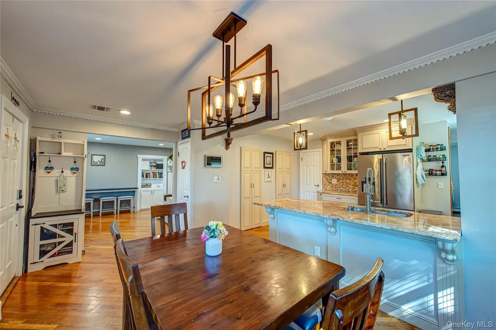 9 Donna Place East Islip NY 11730