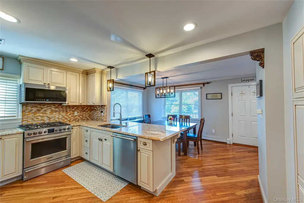 9 Donna Place East Islip NY 11730