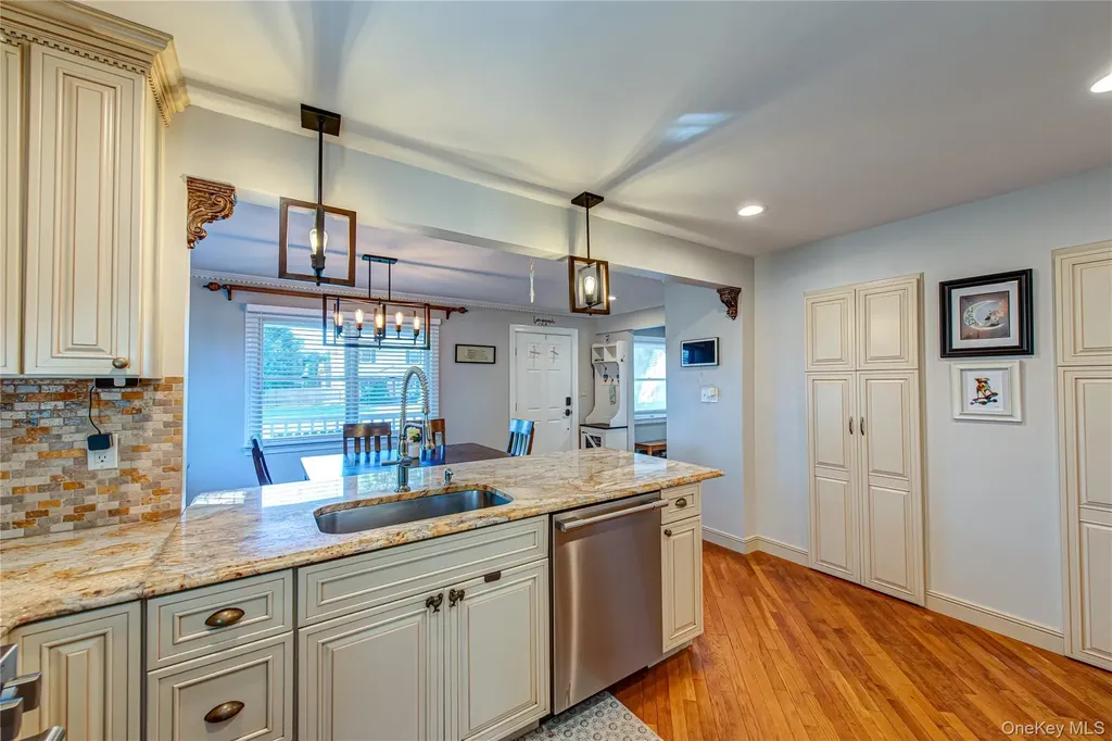 9 Donna Place East Islip NY 11730