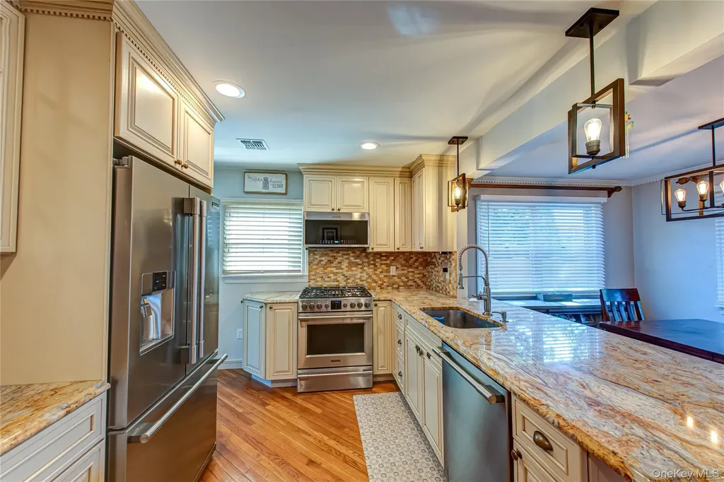 9 Donna Place East Islip NY 11730
