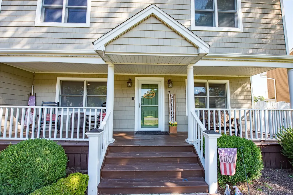 9 Donna Place East Islip NY 11730