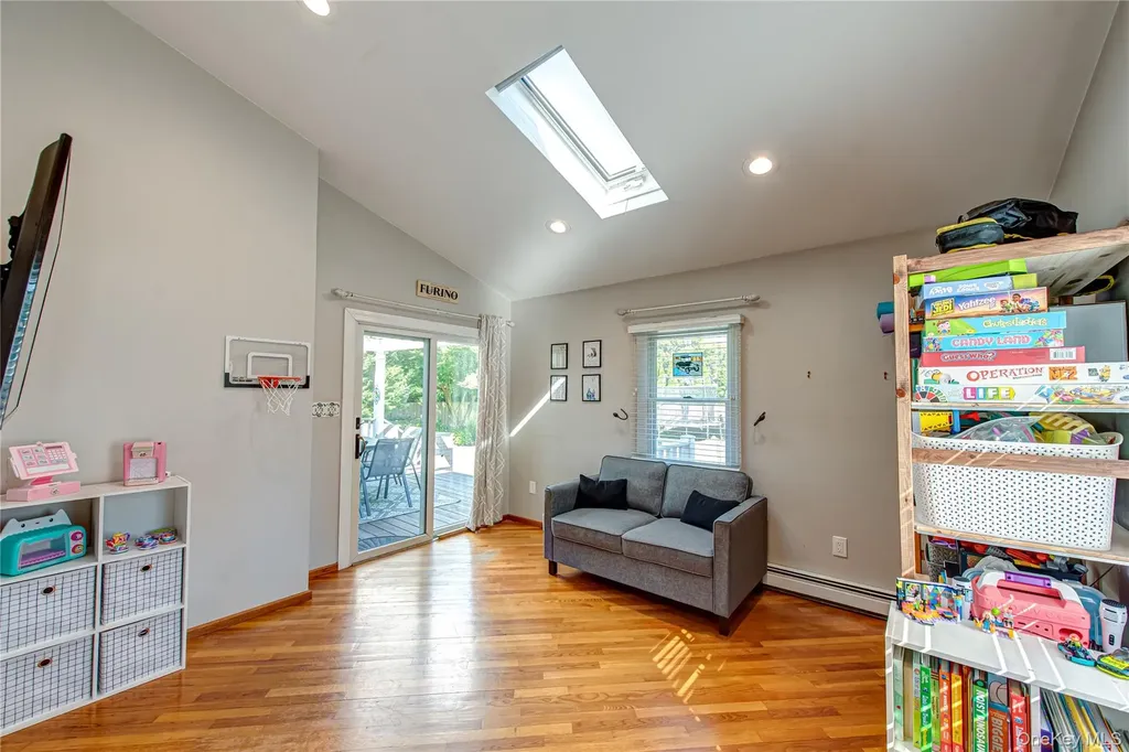 9 Donna Place East Islip NY 11730