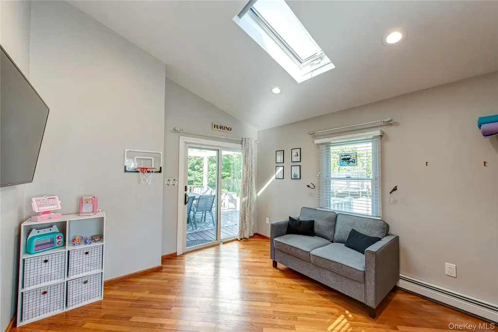 9 Donna Place East Islip NY 11730