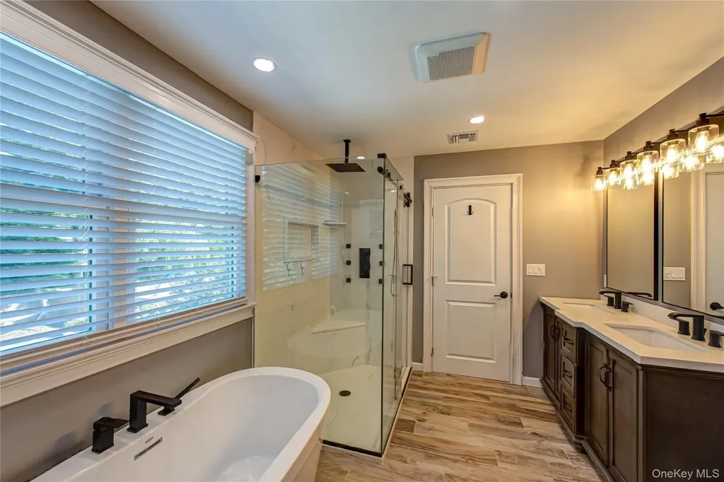9 Donna Place East Islip NY 11730