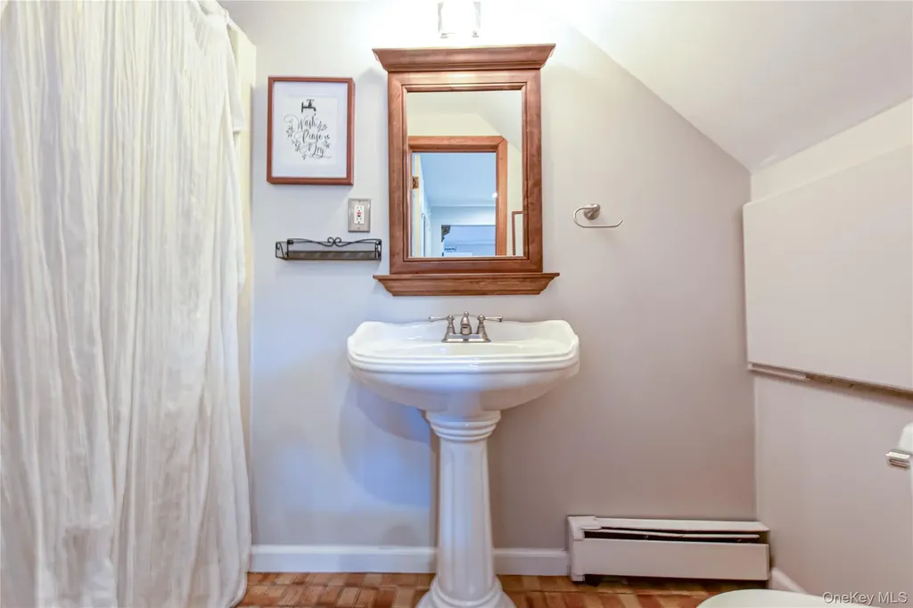 9 Donna Place East Islip NY 11730