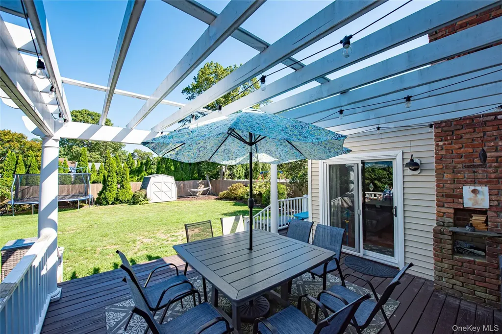 9 Donna Place East Islip NY 11730