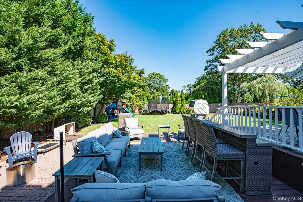 9 Donna Place East Islip NY 11730