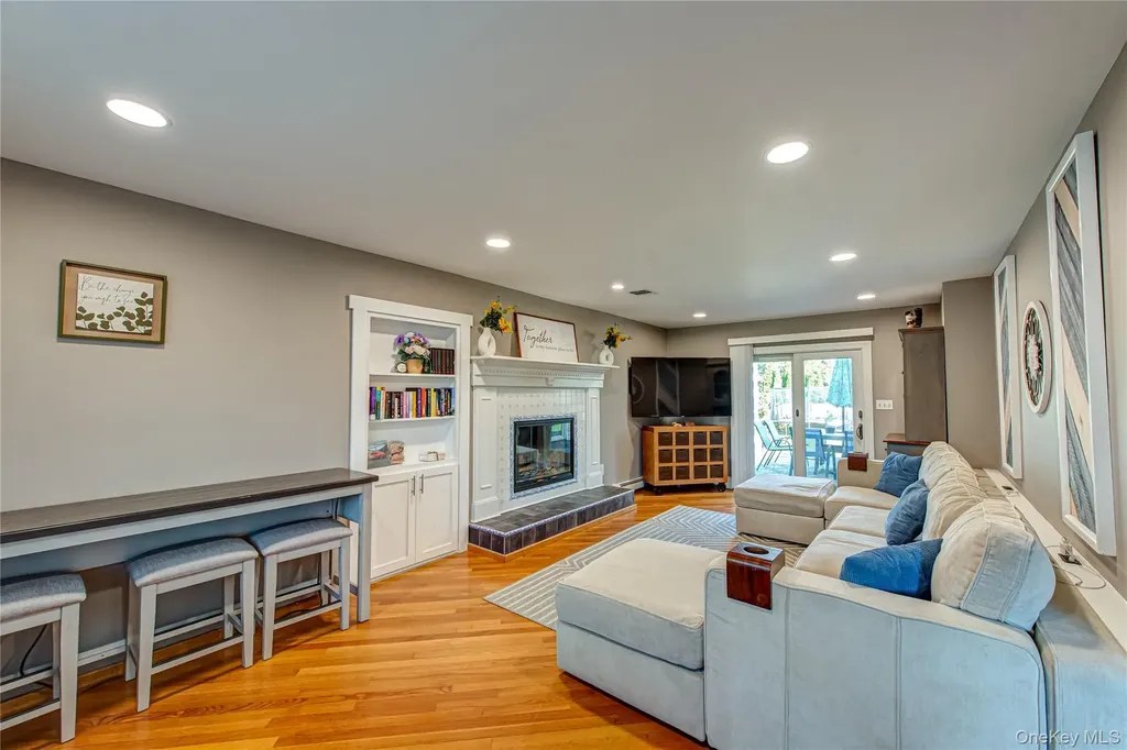 9 Donna Place East Islip NY 11730