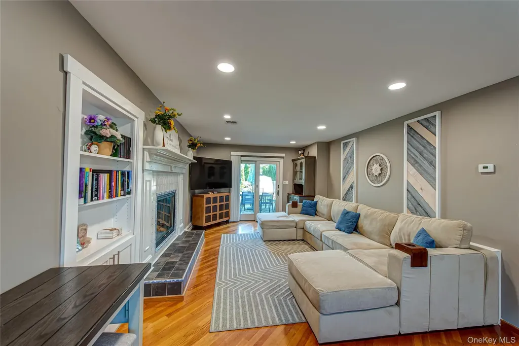 9 Donna Place East Islip NY 11730