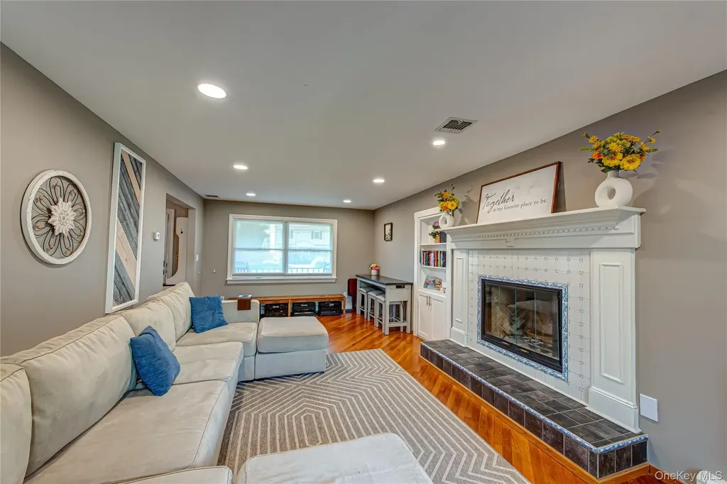 9 Donna Place East Islip NY 11730