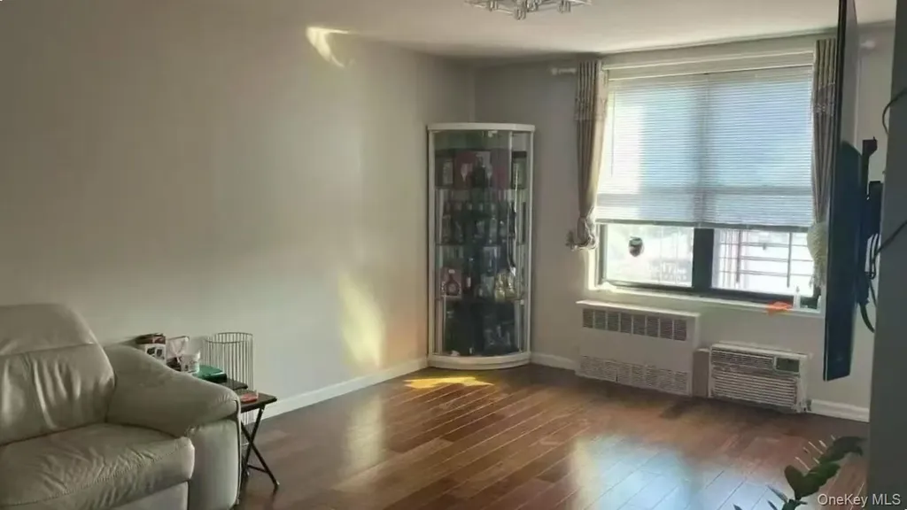 14015 Holly Avenue Flushing NY 11355