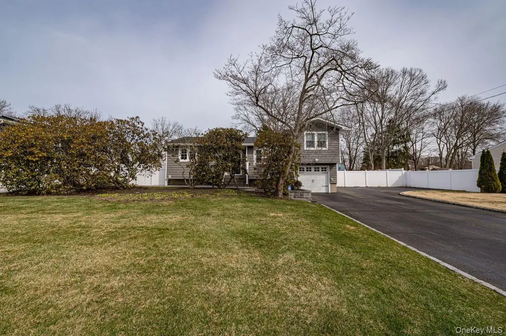 11 Meehan Lane Coram NY 11727
