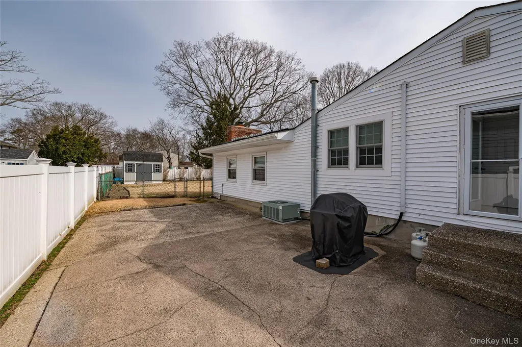 11 Meehan Lane Coram NY 11727