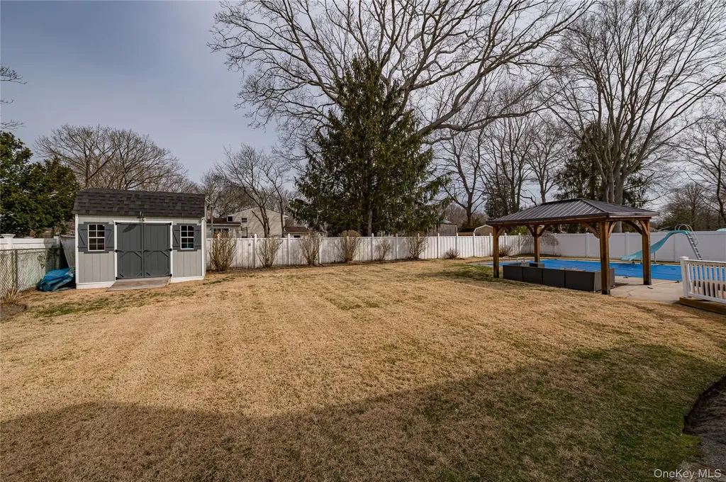 11 Meehan Lane Coram NY 11727