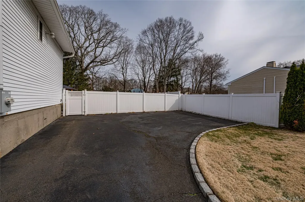 11 Meehan Lane Coram NY 11727