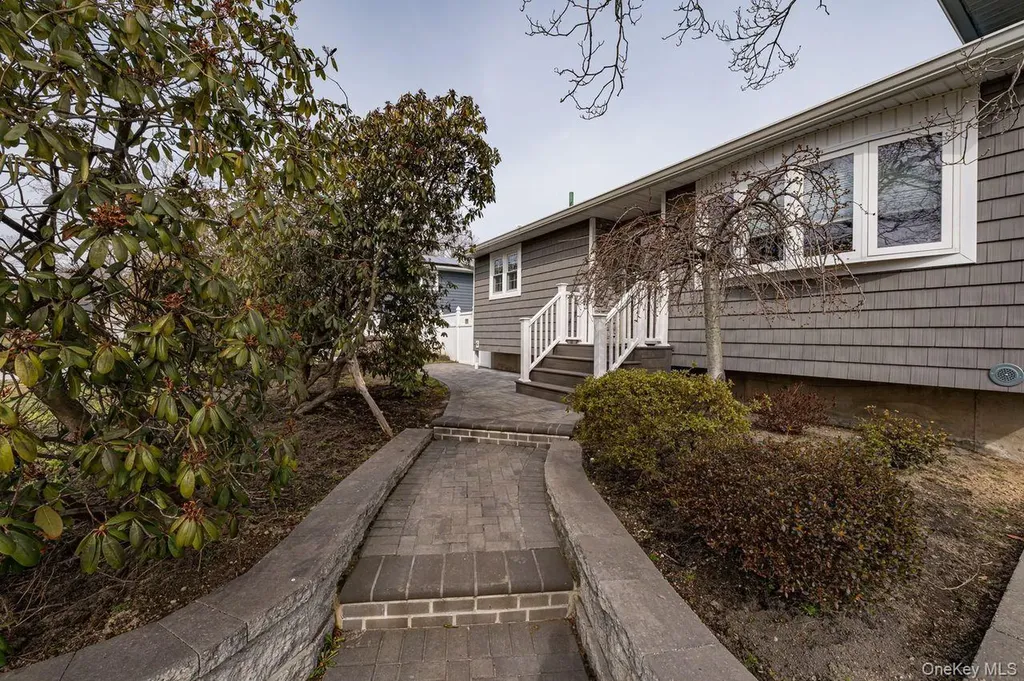 11 Meehan Lane Coram NY 11727