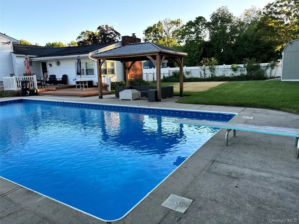 11 Meehan Lane Coram NY 11727