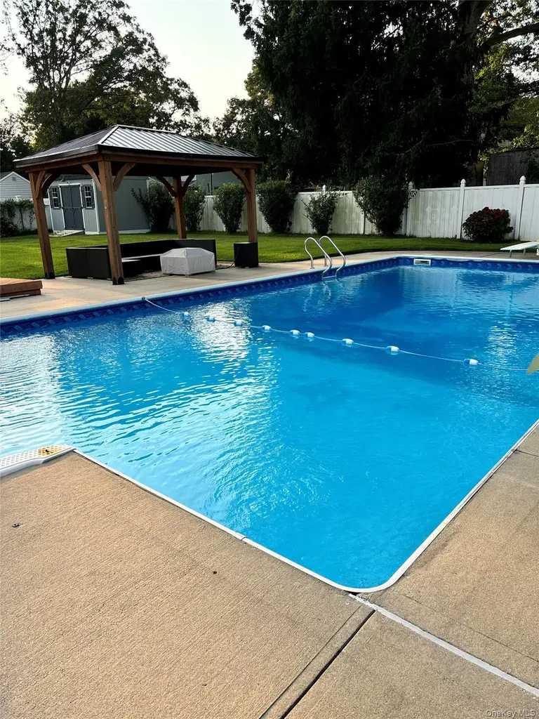 11 Meehan Lane Coram NY 11727